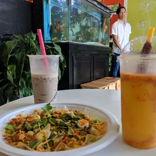 Mangonada smoothie, taro milk tea, and Vietnamese pizza!