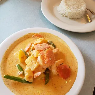 Pineapple curry with shrimp