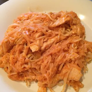 Crispy Chicken Pad Thai