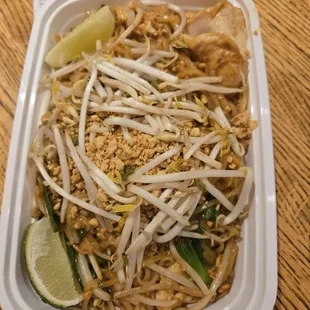 Chicken pad thai