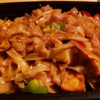 501. Pad Kee Mao / Spicy Noodles