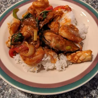 S7. Pad Cha Talay / Spicy Seafood Stir-Fry
