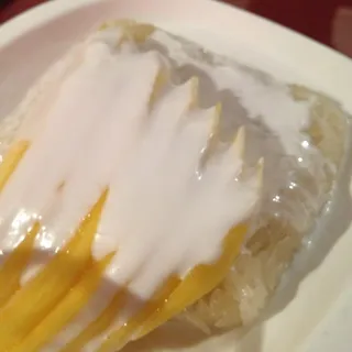 Sweet Sticky Rice with Ripe Mango