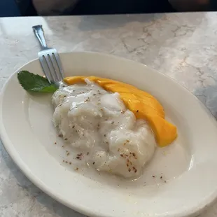 sweet sticky rice with mango