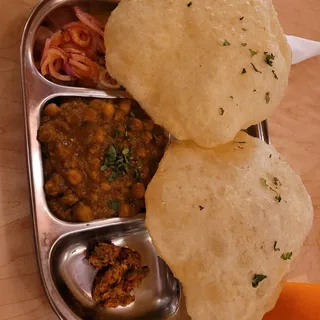 CHOLE BATURA