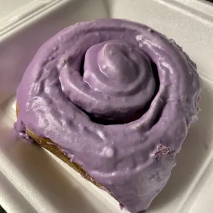 ube cinnamon roll