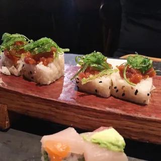 Tuna Poke Roll