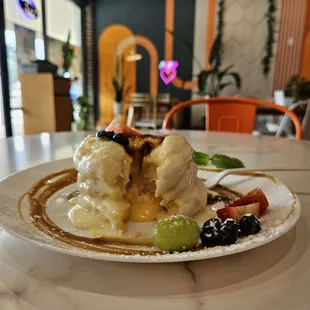 Creme Brulee Souffle &quot;Fluffy&quot; Pancakes