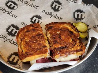 Matty's Bar & Grille