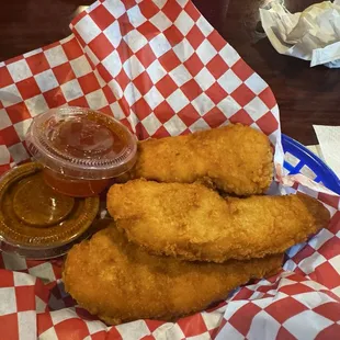 food, chicken wings and fried chicken