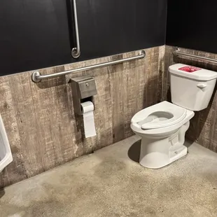 Exceptionally clean and good smelling bathroom