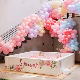 white ball pit xl