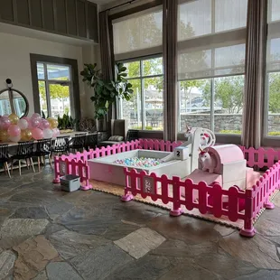 Ball pit set