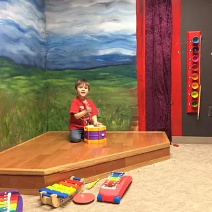 Main stage! Musical toys.