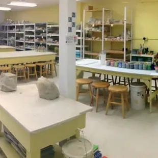 The studio is spacious and bright ... and has a GREAT back yard, too!