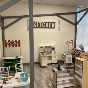food play area has grocery store, kitchen, food cart, and diner