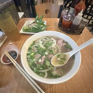 pho, complimentary green tea, condiments
