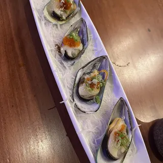 A20. Baked Mussels (4 pcs)
