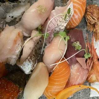 Omakase Nigiri (12 pcs Chef Choices Nigiri)