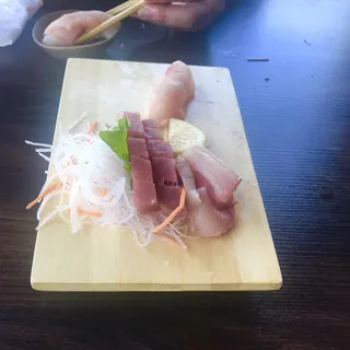 N11. Hamachi Nigiri