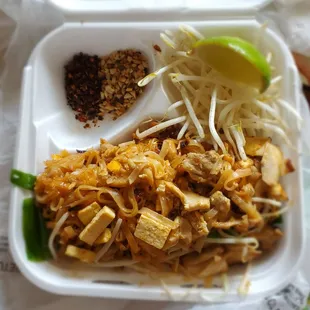 Chicken pad thai