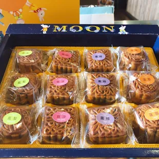 Moon cakes here to celebrate Mid Autumn Festival ! We have handmade moon cakes and  gift boxes for every budget !