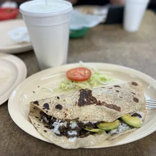 Kiki&apos;s Taco and a fresh lemonade