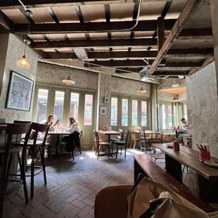 sushi and sashimi, interior