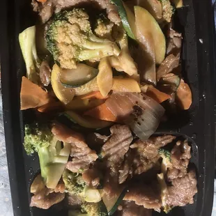 D5. Yakiniku Beef just under $22 came with rice, salad, and miso. Superbly done veggies, lots of meat, altogether wonderful. 22JAN25