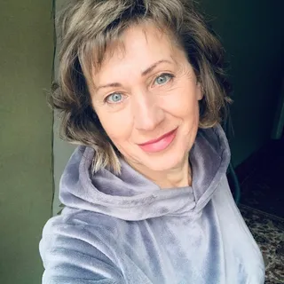 Elena L.