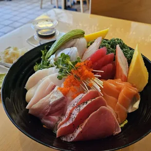 2nd angle. Deluxe Chirashi. It's sooo beautiful and just as delicious!