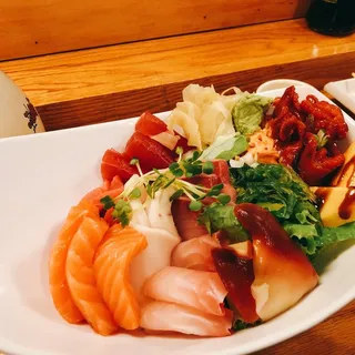 Deluxe Chirashi Sushi