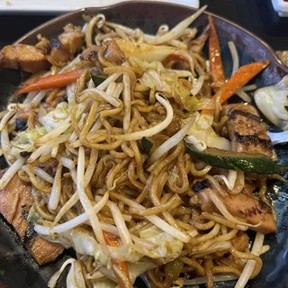 P13. Chicken Yakisoba