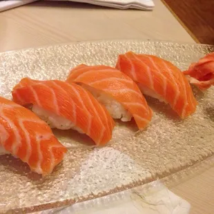 Salmon nigiri