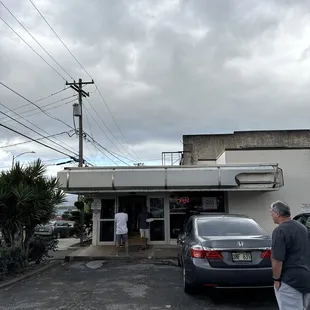 Line to get in