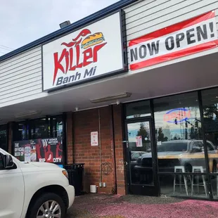 the exterior of a restaurant