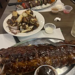 a plate of ribs and vegetables