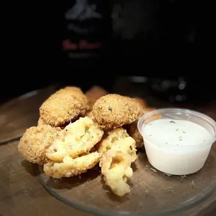 Smoked Gouda and bacon Mac and cheese bites