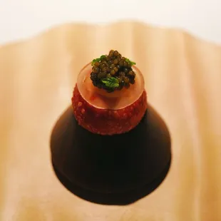 Toasted Dill Seed Bun Smoked Sacramento Sturgeon｜White Verjus｜Ossetra Caviar