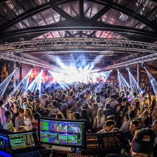 Atrium show
