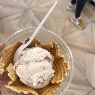 Berry pie ice cream waffle cup