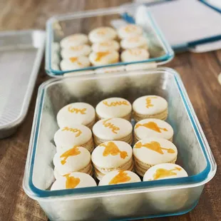 a tray of macarons