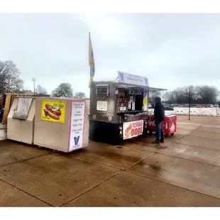 Open All Year Long! Kim &amp; Carlos Hot Dog Stand . Museum Campus.Chicago IL Cool!