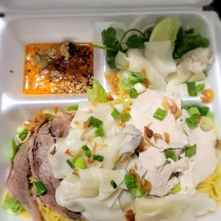 Mi hoanh thanh. Broth not pictured.