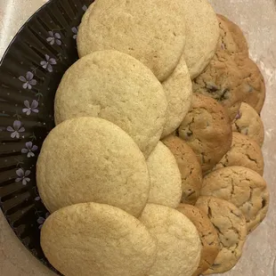 a plate of cookies