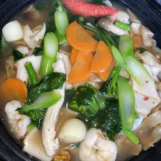 53. Seafood Chow Fun