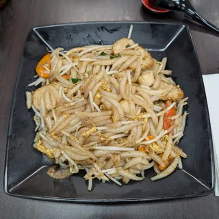 59. Stir-Fried Seafood Needle Noodle