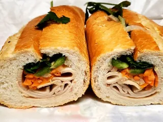 Banh Mi Che Cali