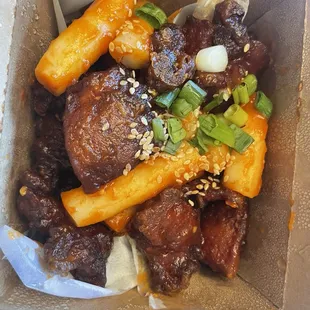 Fried chicken and rice cakes.