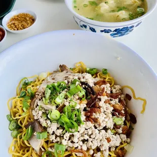 Mi Hoanh Thanh Kho aka dry wonton thin egg noodles